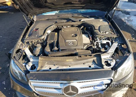 2019 Mercedes-Benz E 300 4Matic z USA, uszkodzony, nr VIN WDDZF4KB4KA508339